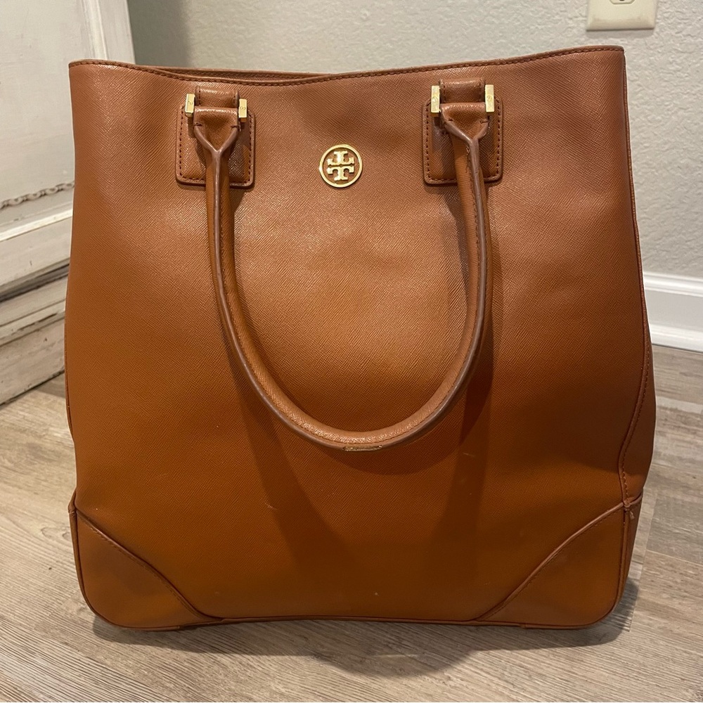 Tory Burch Robinson Magazine Tote in Luggage Tan